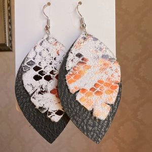 💎Buy 2 Save 10% 💎 Snake print faux leather earrings
